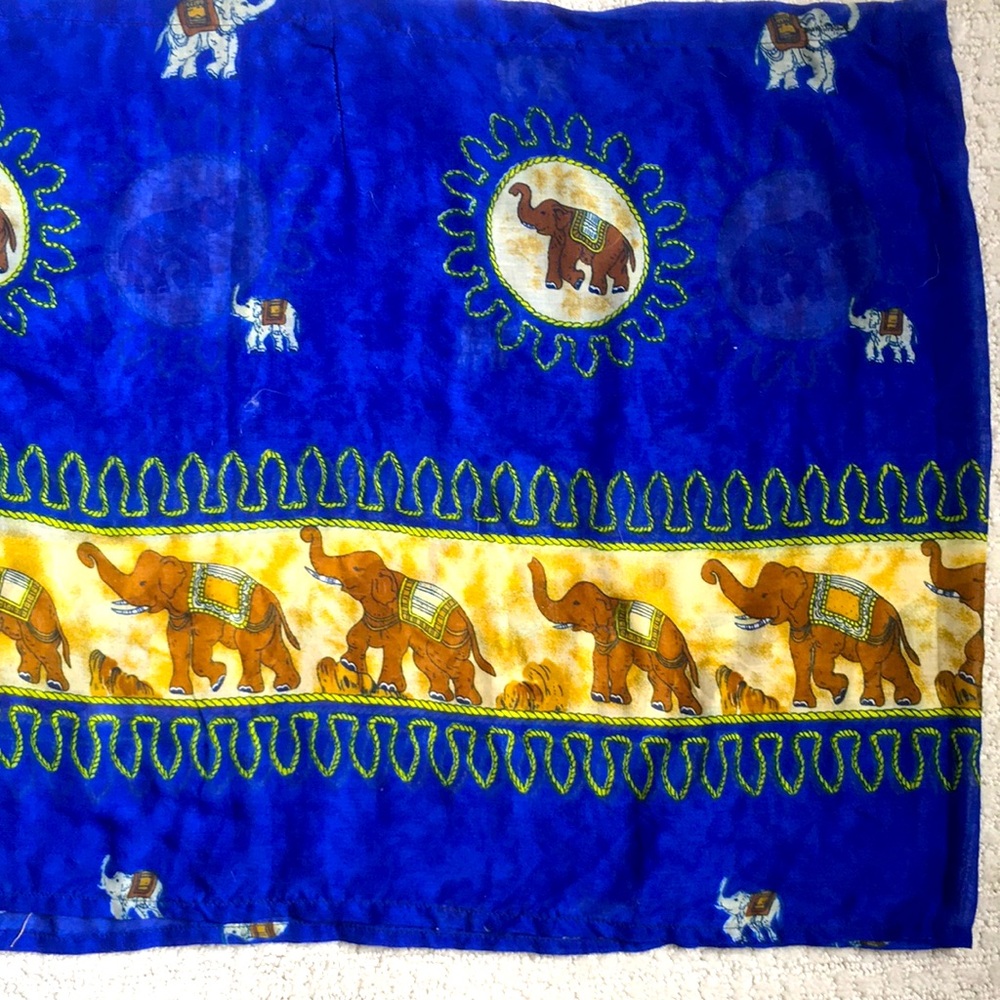Stunning Elephant Print Sarong. - Picture 8 of 15